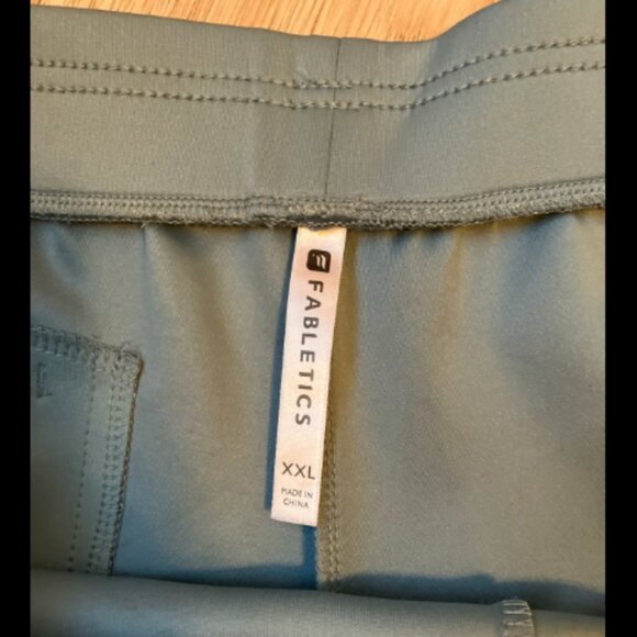 🎃3/$10 SALE 🎃Fabletics Shorts size XXL - Picture 2 of 4